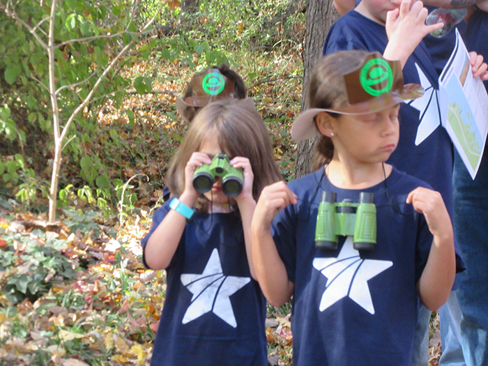 GW_Memorial_Parkway_provided_binoculars_for_aspiring_bird_watchers-700.jpg